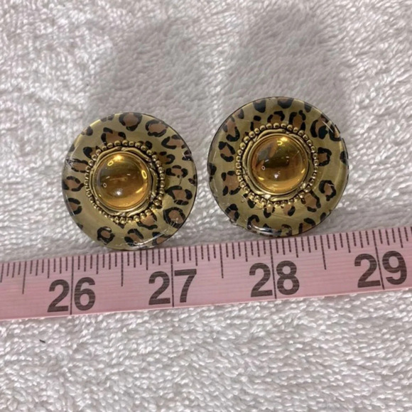 Vintage Gond Tone Animal Print  Round Clip On Earrings - Picture 7 of 7